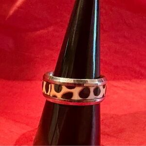 Vintage Charm: Stainless Steel Leopard Print Ring Band, Size 7 🐆
